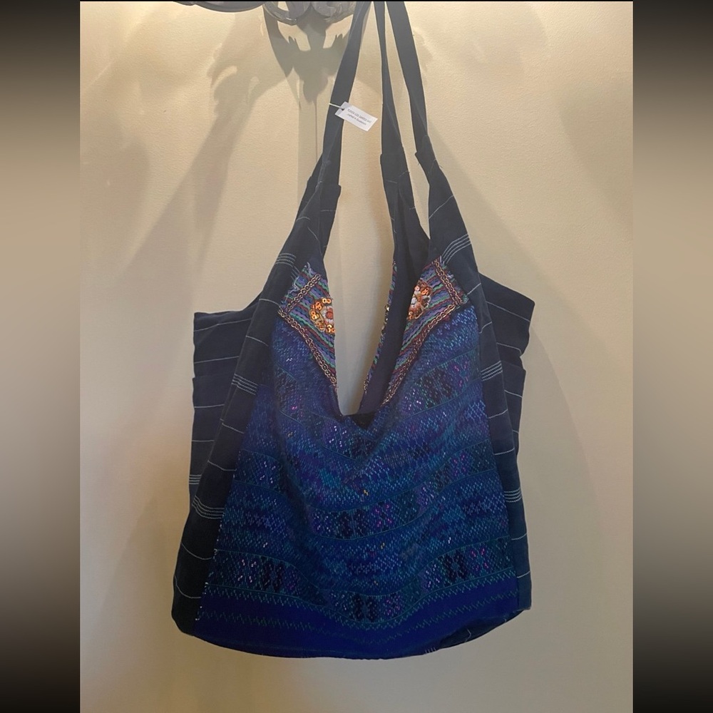 NWT!!! Ten thousand villages purse.